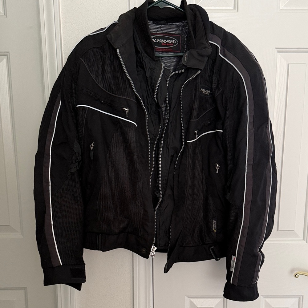 Olympia Motorcycle Jacket, Fully Armored! Zip Out Insulated Liner. Size XL.